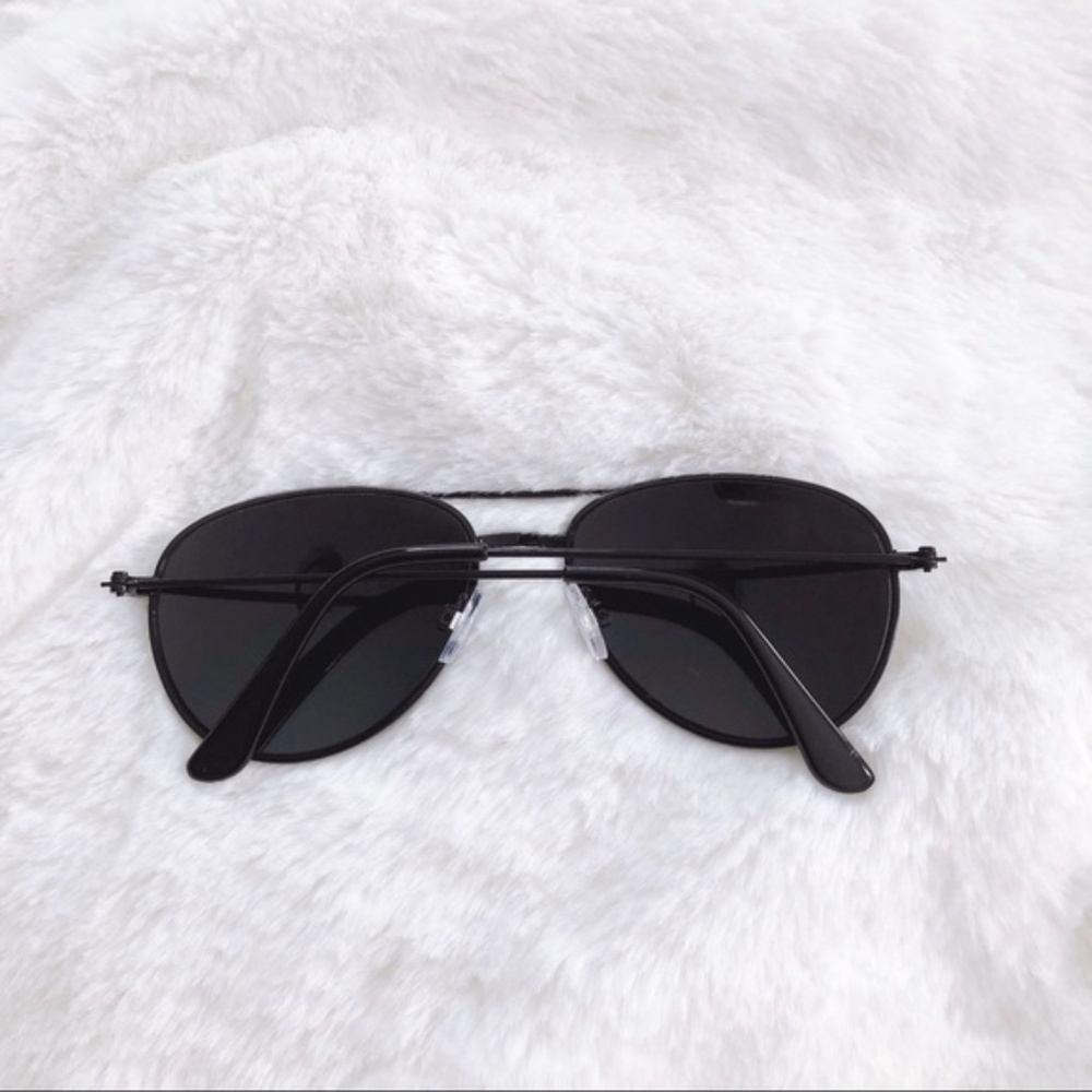 Hunter Mirrored Aviator Sunglasses - Picture 8 of 16